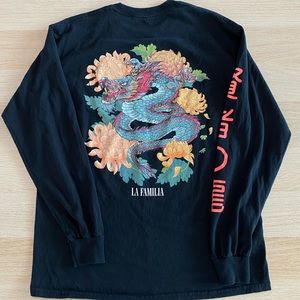 La Familia Scroll Dragon Dual Graphic Long Sleeve T Shirt size medium